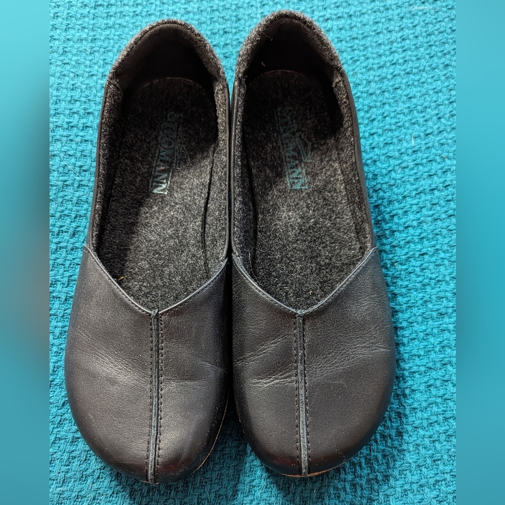 Stegmann black leather Liesl skimmer flat